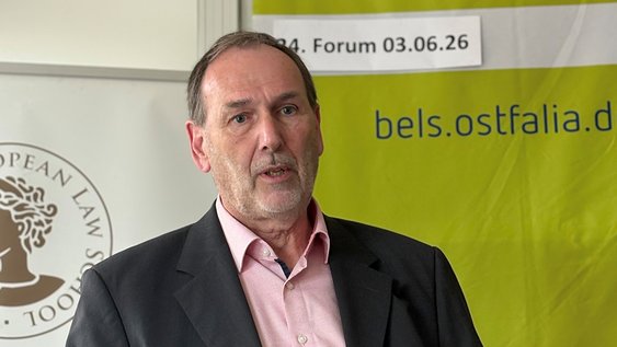 Torsten Ruhe spricht bei seinem Vortag beim Forum Nachhaltigkeit.
