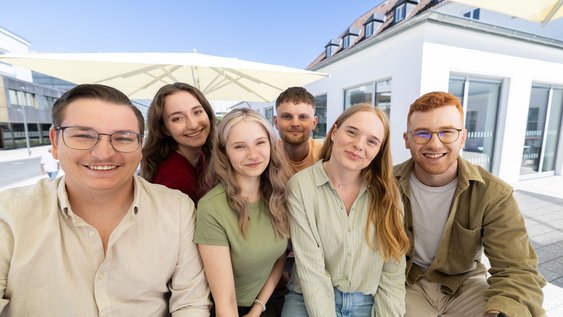Sechs Studierende der Ostfalia Hochschule am Standort Wolfsburg.