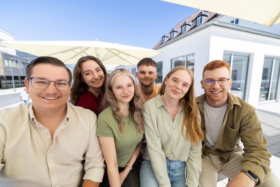 Sechs Studierende der Ostfalia Hochschule am Standort Wolfsburg.