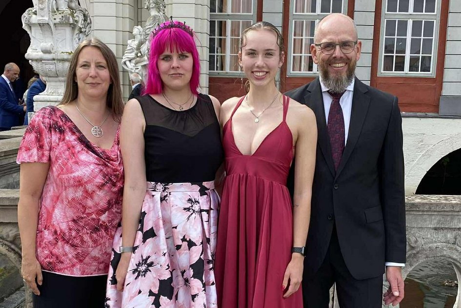 Sabine und ihr Mann Andreas mit ihren Töchtern Michelle und Chantal. 