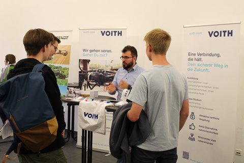 Recruiting Night Duales Studium an der Ostfalia im September 2026 - Studieninteressierte, Partnerunternehmen und Hochschule finden ihre Matches. (öffnet Vergrößerung des Bildes)