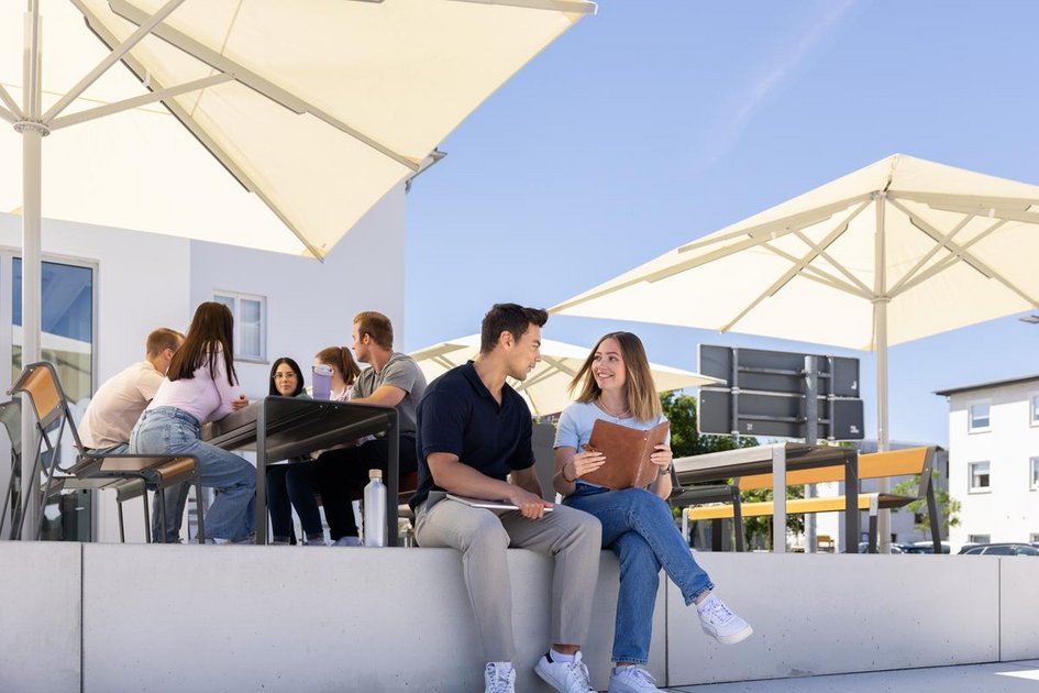 Symbolic photo (Marek Kruszewski/Ostfalia): Exciting insights into studying, research and campus life will be available on 7 May 2026 at the Wolfsburg campus of Ostfalia University. The Faculties of Automotive Engineering, Healthcare and Business will be opening their doors from 3.30 pm to 7 pm.