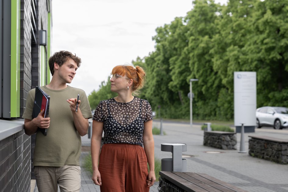 Studierende der Ostfalia Hochschule am Campus Salzgitter. Dort kann man unter anderem Angewandte Psychologie studieren.