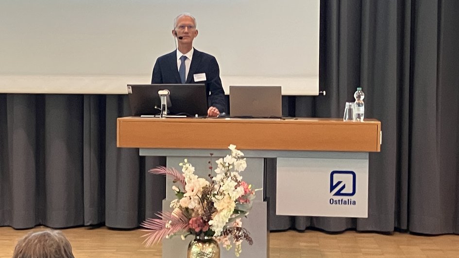 Prof. Dr.-Ing. Oliver Büchel, Dekan der Fakultät Versorgungstechnik.
