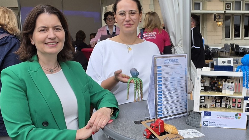 Ostfalia-Wissenschaftlerinnen Prof. Dr. Kirsten Wegner und Gabriella Roland.