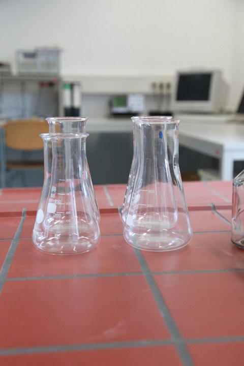 Nahaufnahme Ausstattung des Labors für Physikalische Chemie