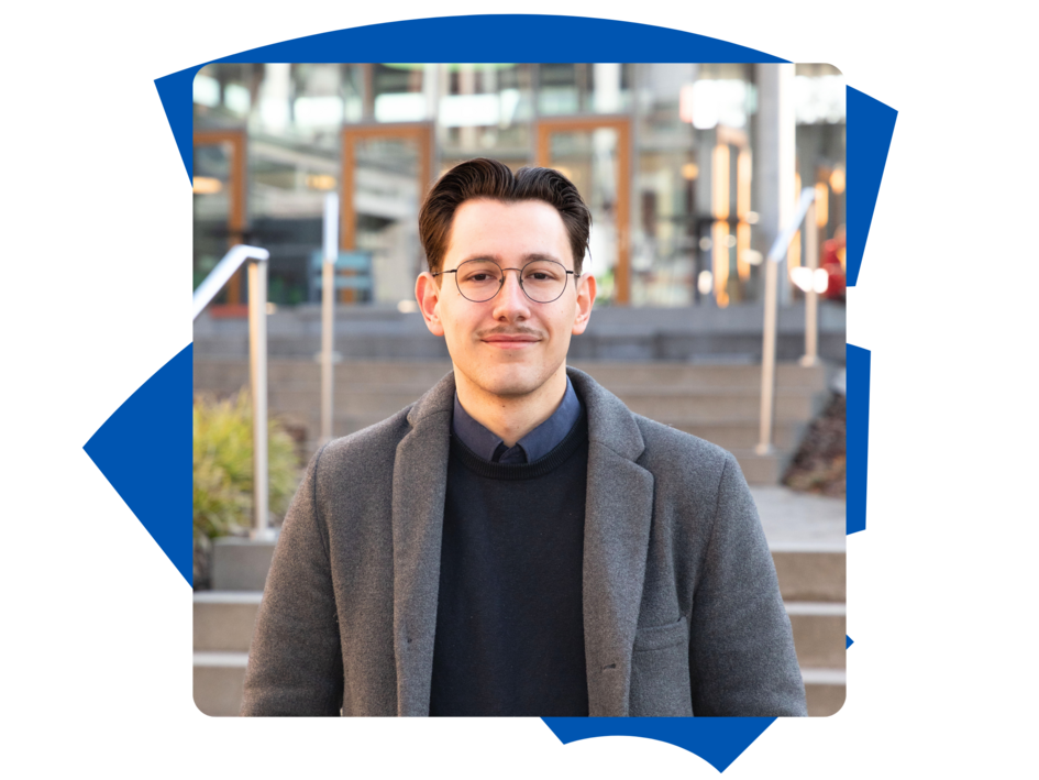 Portraitfoto von Student Eric auf dem Campus in Wolfenbüttel