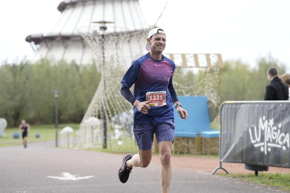 Läufer mir neuem Ostfalia Trikot