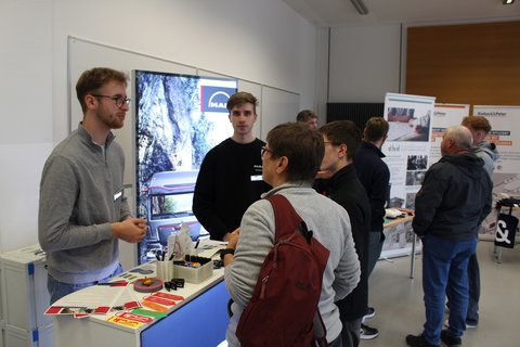 Recruiting Night Duales Studium an der Ostfalia im September 2026 - Studieninteressierte, Partnerunternehmen und Hochschule finden ihre Matches. (öffnet Vergrößerung des Bildes)