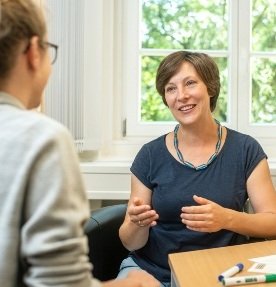 Eine Beratungsgespräch beim Lerncoaching an der Fakultät Verkehr-Sport-Tourismus-Medien