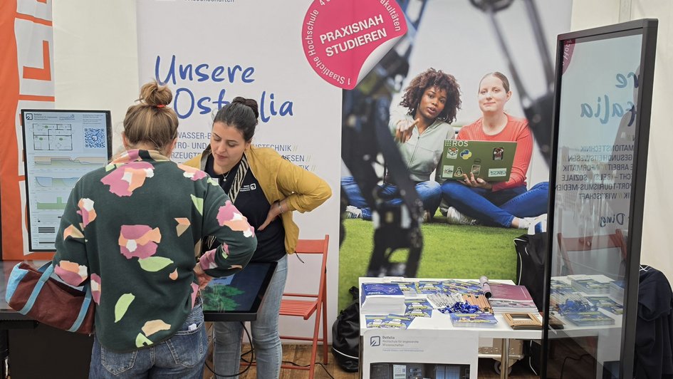 Blick auf den Ostfalia-Stand beim Tag der Niedersachsen