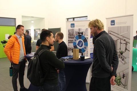 Recruiting Night Duales Studium an der Ostfalia im September 2026 - Studieninteressierte, Partnerunternehmen und Hochschule finden ihre Matches. (öffnet Vergrößerung des Bildes)