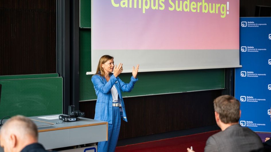 Prof. Dr. Antje Baumgarten, Dekanin der Fakultät Handel und Soziale Arbeit an der Ostfalia