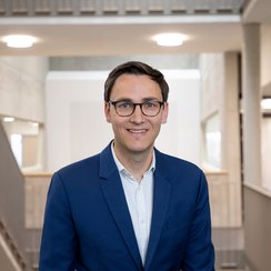 Prof. Dr. Felix Miedaner