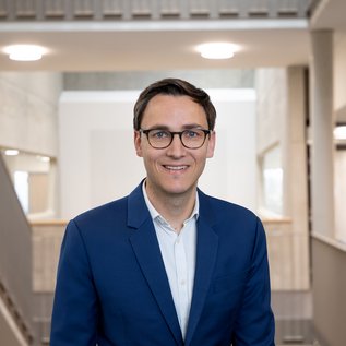 Prof. Dr. Felix Miedaner