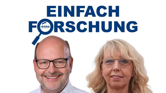In dieser Folge blickt Prof. Dr. Heinz-Dieter Quack auf die Forschung und Perspektive unseres Gastes Prof. Dr. Martina Hasseler. Unser Thema heute: „Diagnose: Rückständig? Warum das deutsche Gesundheitssystem hinterherhängt“.