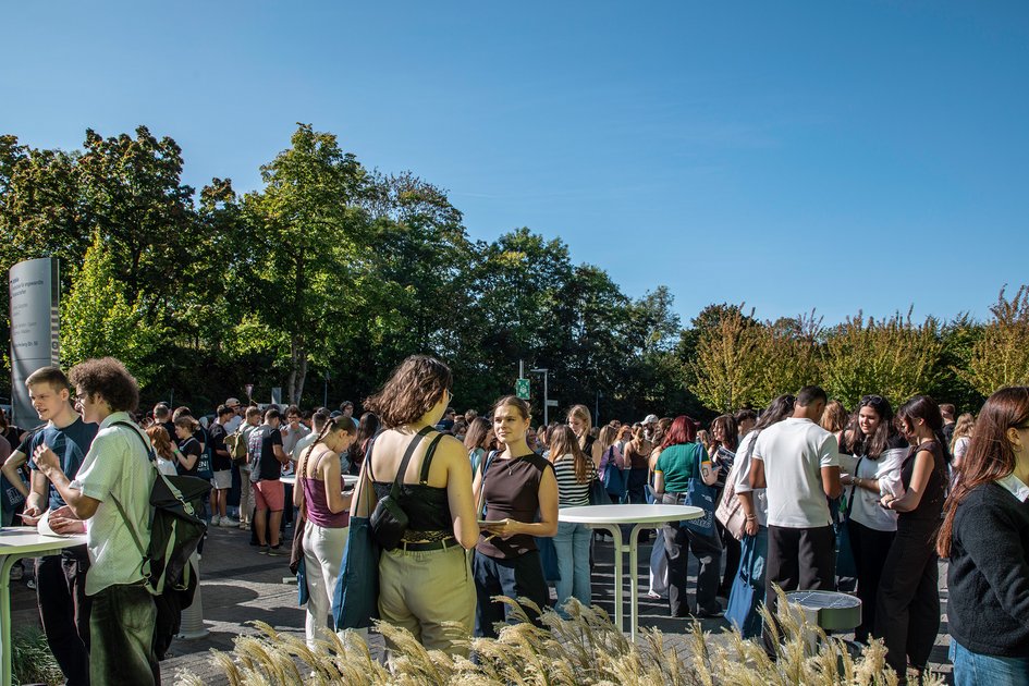Pressefoto (Silvia Mödeker/Ostfalia): Blick in den Hörsaal bei der Erstsemesterbegrüßung am Campus Salzgitter.