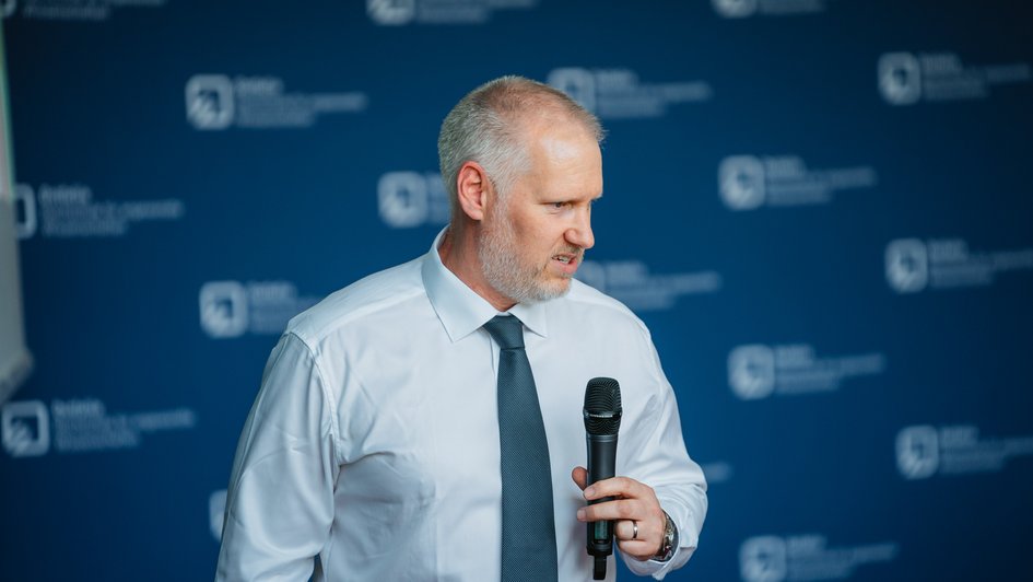 Dekna Prof. Thorsten Albers bei der Ansprache.