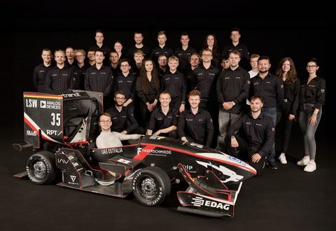 Sophia Schuch managt das Team wob-racing, ein studentisches Entwickler- und Rennteam aus der Fahrzeugtechnik am Ostfalia-Campus Wolfsburg. (öffnet Vergrößerung des Bildes)