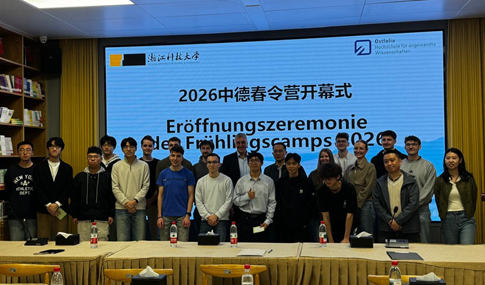 Eine Gruppe Studentin in einer Uni in China