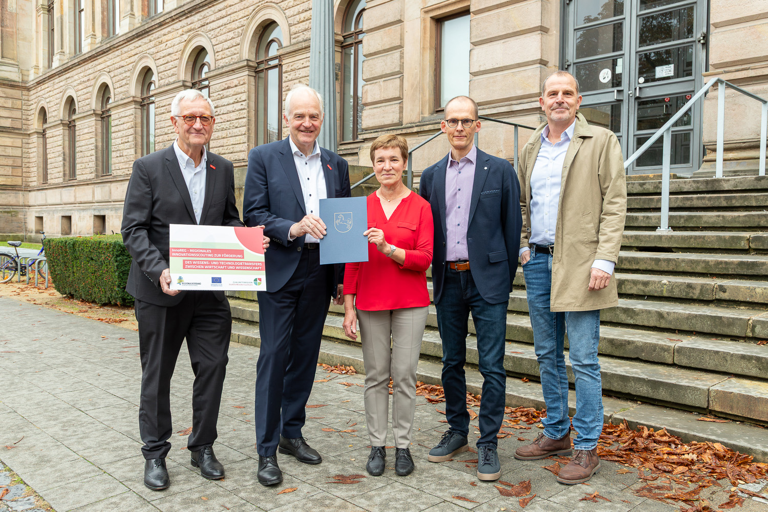 Jörg Saathoff (Leitung Technologietransfer TU Braunschweig; Arno Kwade, Vizepräsident für Transfer und Innovation, TU Braunschweig; Astrid Paus, Dezernatsleitung, Amt für regionale Landesentwicklung Braunschweig; Björn Hobus, Projektkoordination InnoREG; Kai Hillebrecht, Leitung Wissens- und Technologietransfer, Ostfalia HaW.