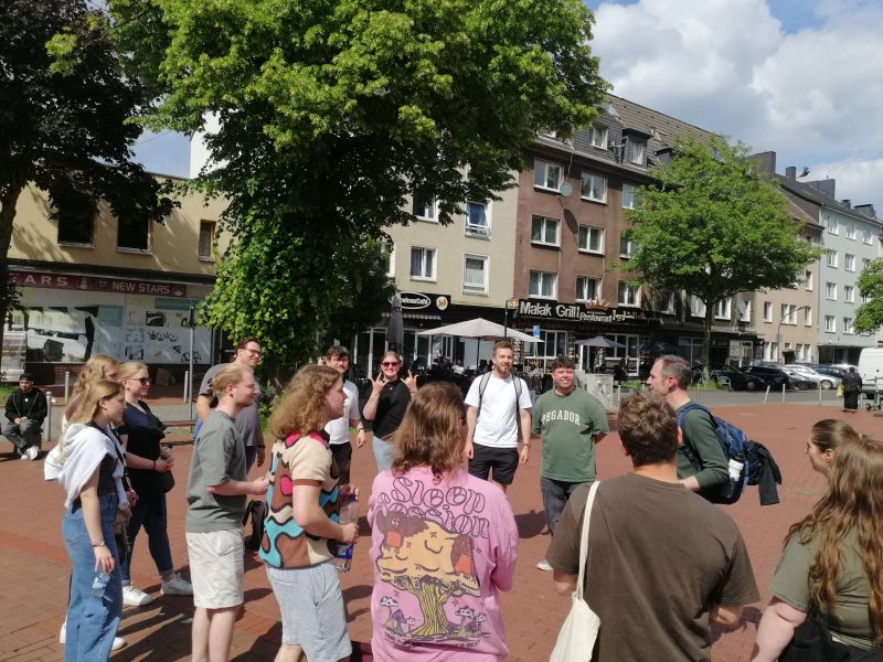 Die Gruppe der Studierenden in der Dortmunder Innenstadt. Foto: Plöger/Ostfalia