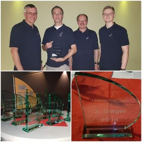 Team der Ostfalia bei der Siegerehrung des Lessing-Cups 2018 mit Pokal