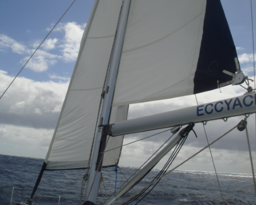 Wind >30kn mit Kreuzsee zwischen La Palma und La Gomera.